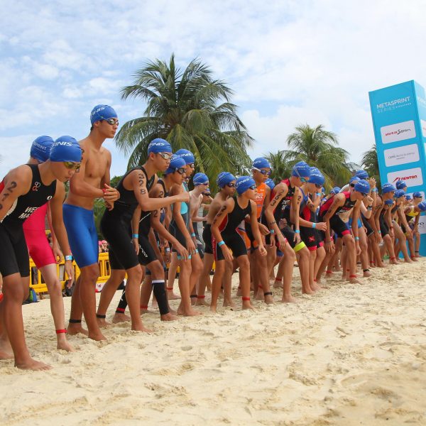 swim_kids_male_start-lineup